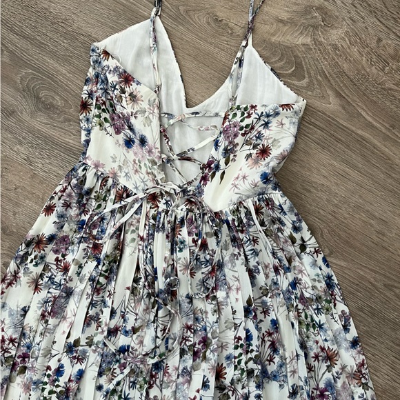 H&M Romantic Pleated Dress - Picture 9 of 11